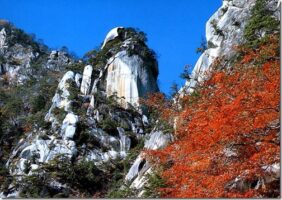 秋の紅葉が始まる昇仙峡